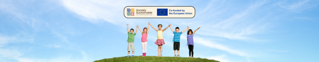SoSECE projekti ja Euroopa Liidu kaasrahastuse logod. Maastik kätest kinni hoidvate lastega.